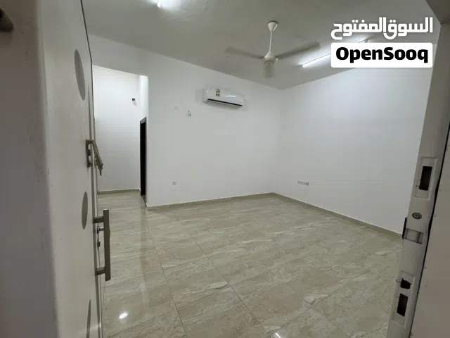 شقة فاخرة للعوائل بالخوض السادسة مع الواي فاي مجانا قريب جامع حي المعرفة يفضل مغري