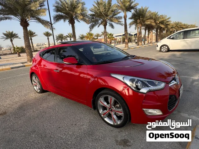 سيارة هيونداي فوليستر Hyundai veloster موديل 2015 هاش باق ، فول اوبشن ، احمر من الخارج وداخله احمر