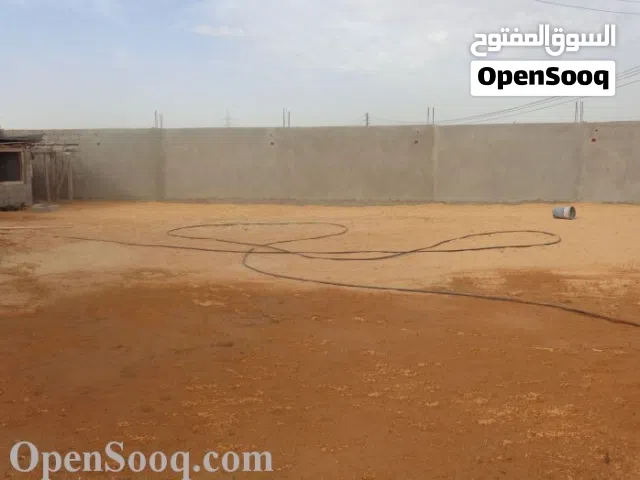 221 ارض سكنية للبيع 400متر -- مربعة 20 في 20 بها جميع المتطلبات للبناء مربع كله بناء حديث hamz