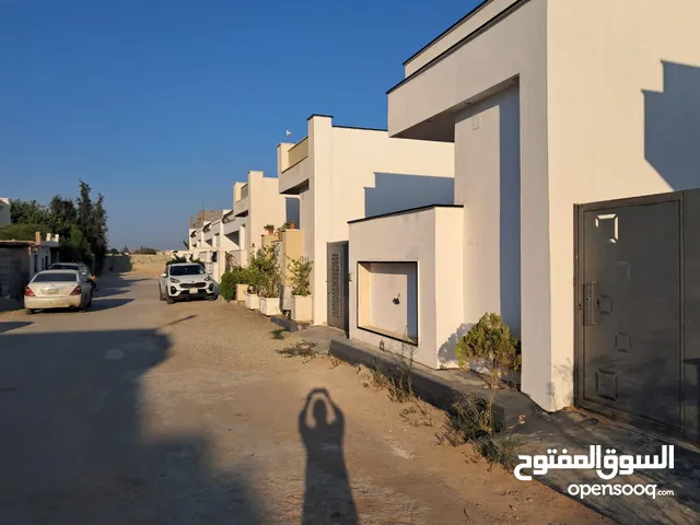 منزل للبيع بسعر مناسب شارع قرارة الكحيلى عين زارة