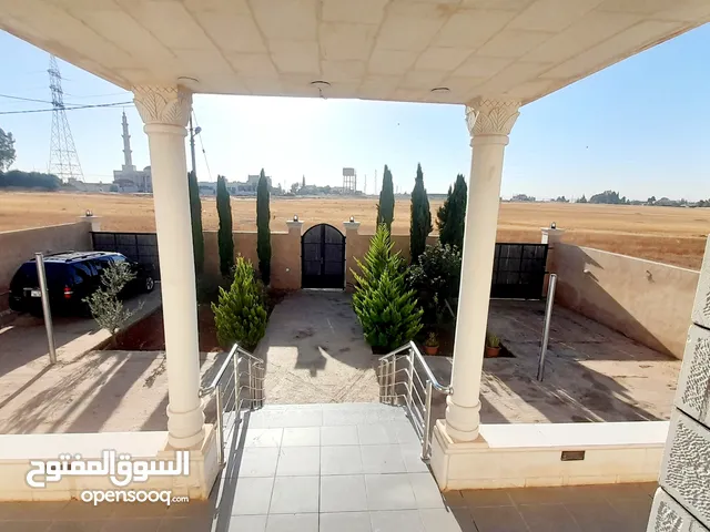 220 m2 More than 6 bedrooms Townhouse for Sale in Amman Airport Road - Manaseer Gs