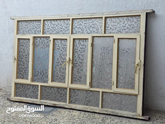 شباك حديد زجاجي