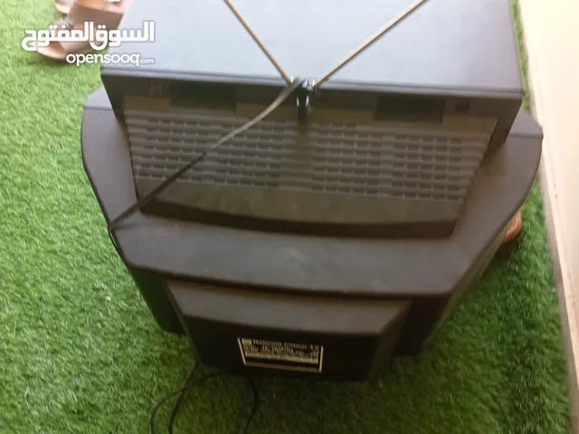 تلفزيون بقنبله النوع القديم فيه اشاره اريال شغال ما في شيء اموره طيبه قابلت