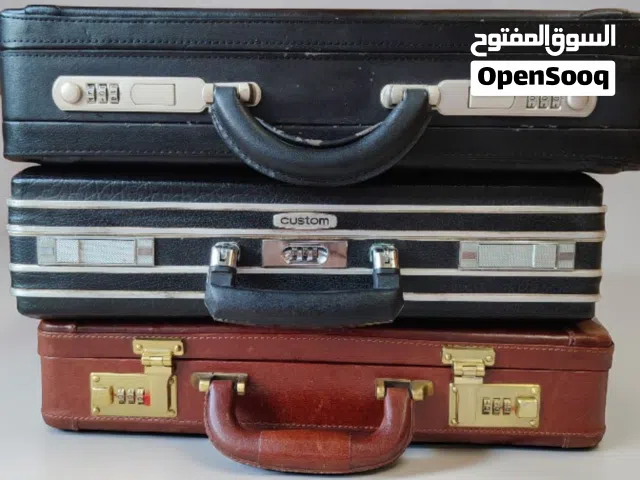 کۆمەڵێ جانتایی دەسی ئەوروپی بەکارنەهاتو زۆر خاوێن لە چاو نرخ و هاوشێوەکانی خۆی بۆ کار و دەوام