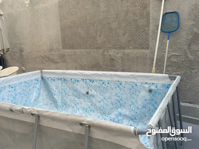 بركة سباحة مع فلتر كهربائي و دفاية كهرباء من بيست واي للبيع