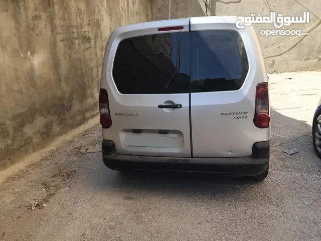 بيجو باتنر ترخيص سنه 2016 ترخيص 2015 فحص ممتاز مطور وجير الف دقات خفيفه لا تعيب