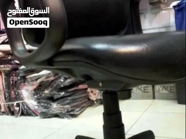 شروة ثقيلة ستاندين تايلندي مع16هوك   وعدد12مواسير ستانلس جديد وكرسي مكتب كوري