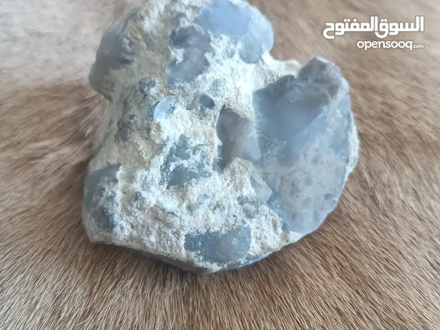 حجر العقيق الازرق نادر التكون