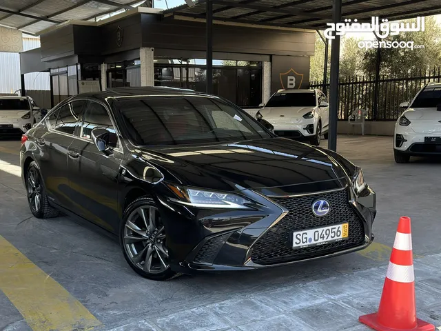 Lexus Es300 F. SPORT 2020 داخل احمر عداد 40 km وارد اوروبا