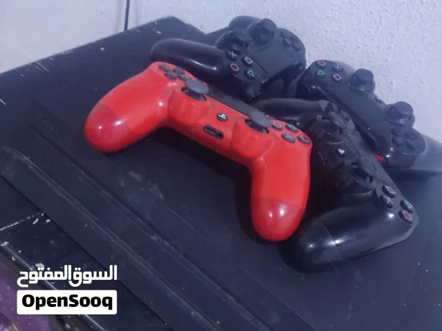 بلي ستيشن فور برو مع اربعة جوستك