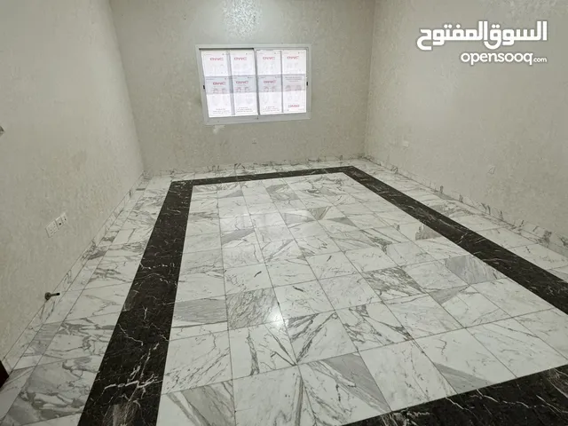 استديو مساحه كبيره مع مطبخ نظامي في الخوير قريب الكليه التقنيه وبجوار مسجد السلام