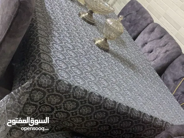 طاولة سفرة فاخرة بحالة ممتازة