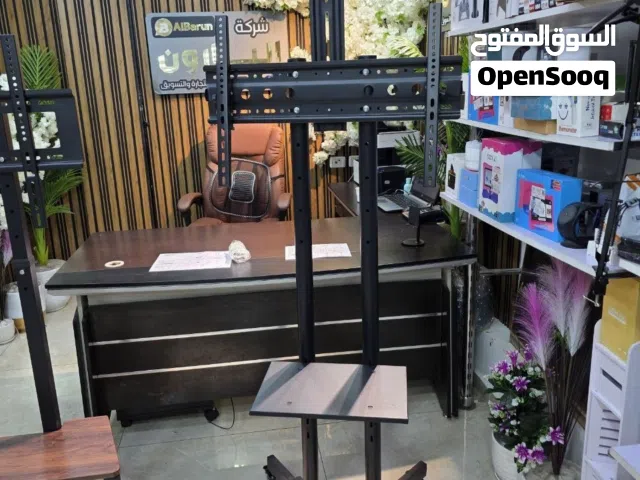 ستاند متين وقوي – بيشيل الشاشة بكل أمان  مع حمالة تلفزيون متحركة  للجدران هدية بيلائم مختلف مقاسات