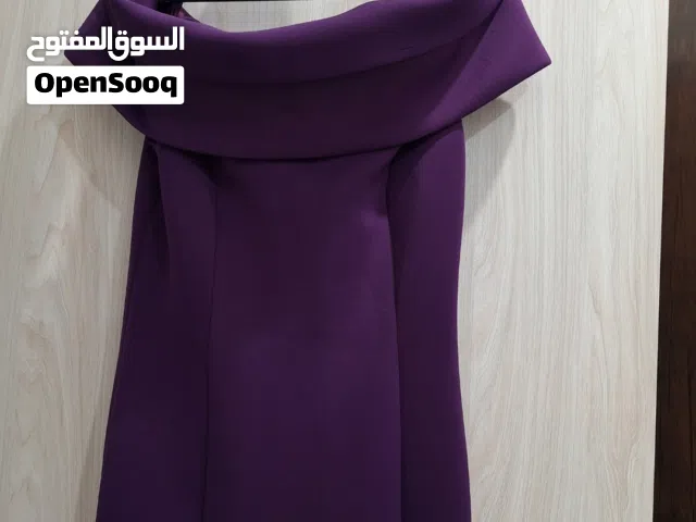 للبيع فستان طويل شبه جديد اللون البنفسجي يلبس جميع المقاسات سترتش