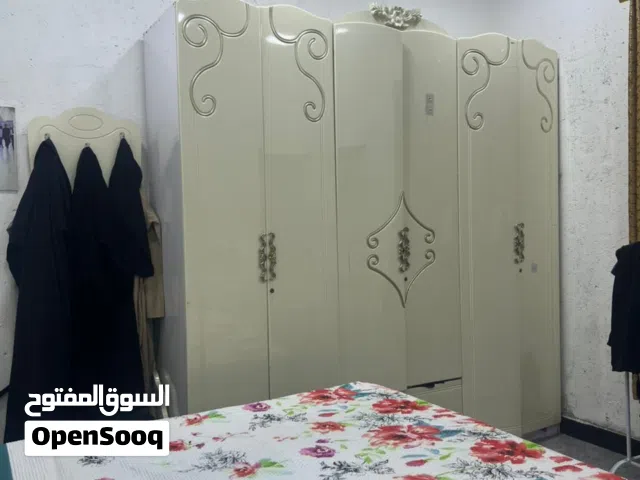 غرفه اخشاب كامله بيضه نظافته زينه مابيه كسر وسبب بيعه نريد نشيل