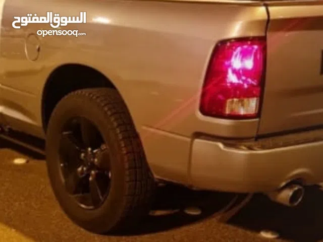 للبيع اصطابات دودج رام خلفيه خلايا من موديل 2016 /2020 بالكرتون جدد و نسافات الي يركبون ورا التاير