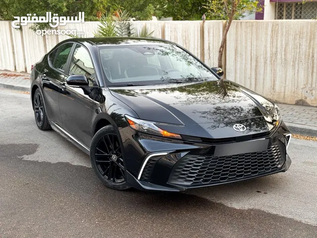 تويوتا كامري 2025 SE نايت شيد هايبرد بدون ايرباك حادث خلفي للبيع فقط بدون مراوس