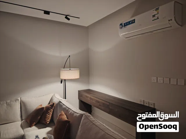 ديكورات الرياض متخصصين في تركيب ورق جدران بديل الخشب بديل الرخام بديل الشيبورد تفصيل #طاولات_خشب