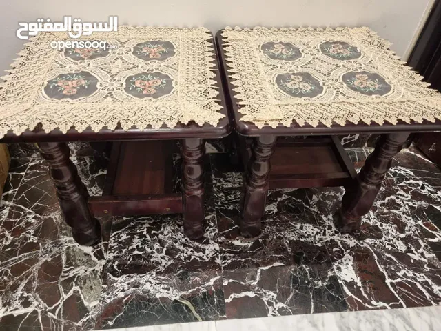 طاولتين مربعات صغار