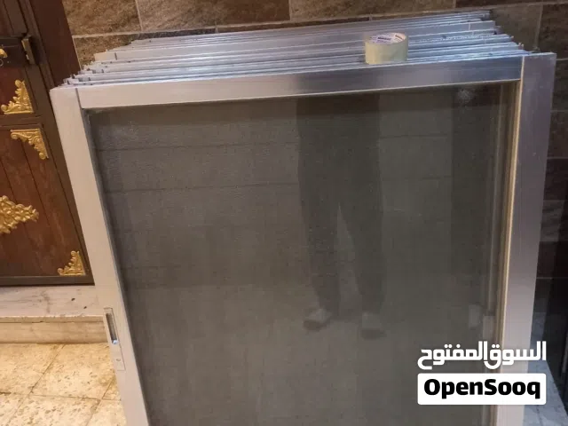 شبابيك المنيوم مستعمل بحال الوكااااله لون فضي