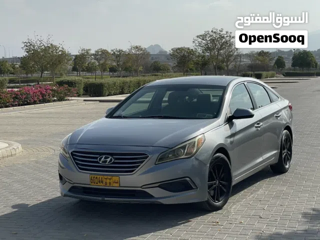 سوناتا 2017 للبيع وادر امريكي نظيف للبيع مكان التواجد نزوى بتحديد رده البوسعيد بالقرب من جامع السلطا