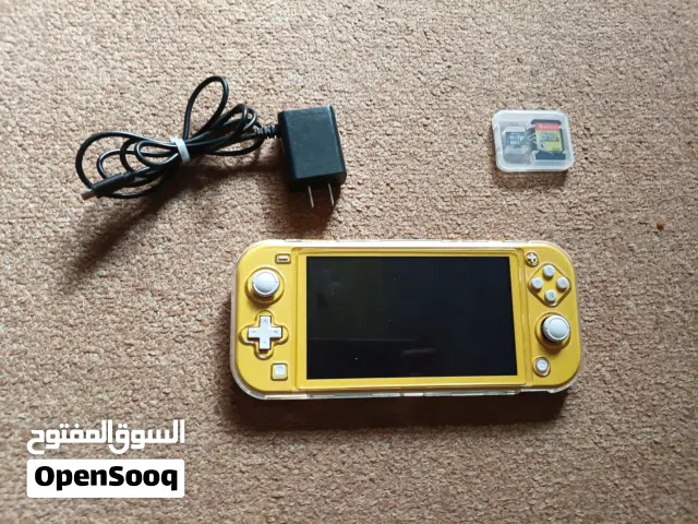 نينتندو سويتش لايت اصفر اخو الجديد معو كل اغراضه زي ما موضح بالصورة الجهاز عملي و مناسب لكل الأعمار