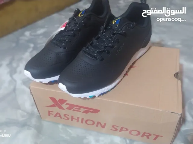 44 Sport Shoes in Aden