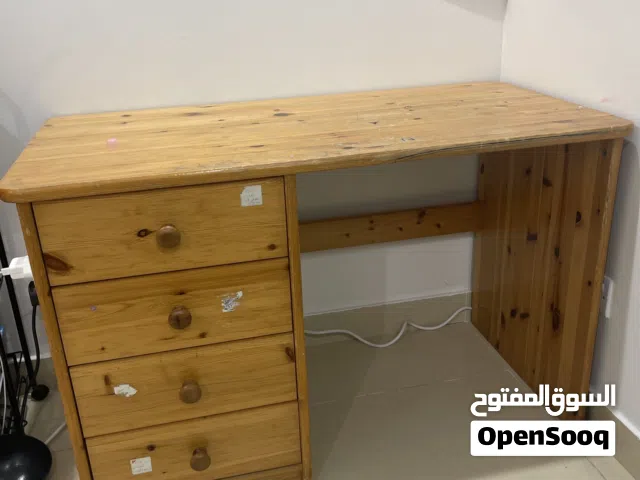 للبيع مكتب ومكتبه وكرسي