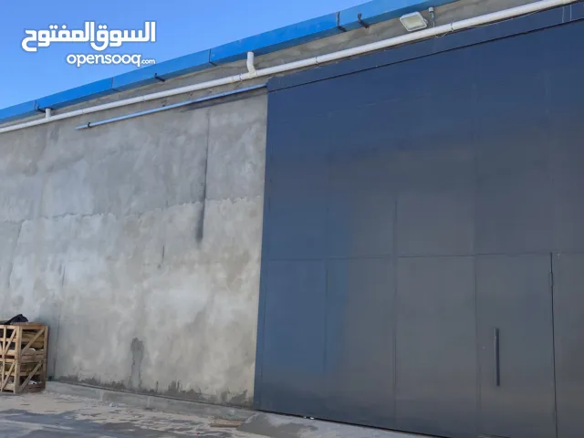 هنقر للايجار سقف ساندوتش ارتفاع 8 متر عين زارة خلف شيل الجبو مساحة 340م يبعد عن رئيسي عين زارة 650م