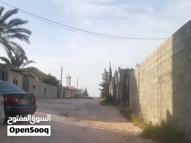 قطعة أرض في الكحيلي مساحتها 500 متر امسورة بالكامل وبها بئر ماء  واستراحة قديمة والكهرباء واصل