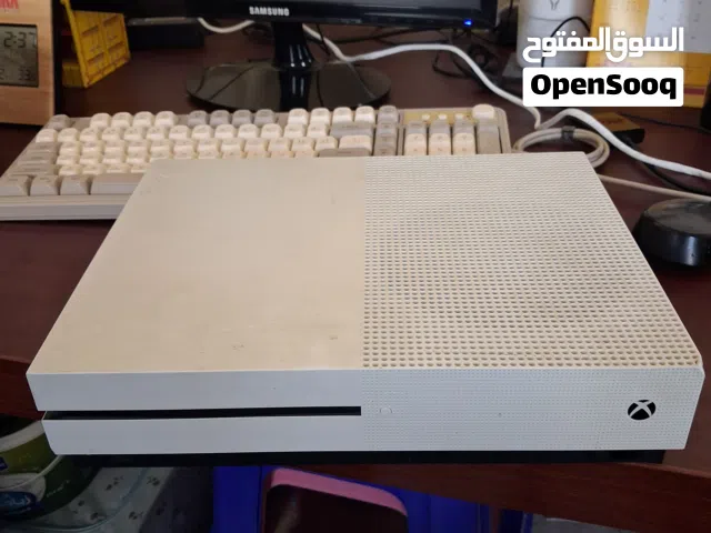 Xbox one S with controller and HDMI 500 gb working perfectly negotiable any price [urgent sale]