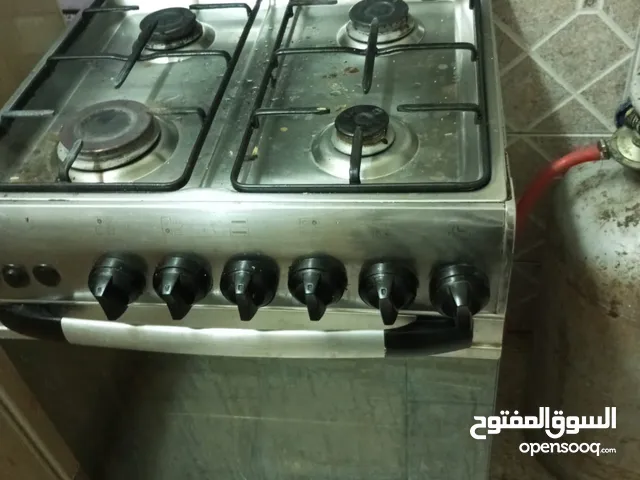 غرفه نوم كامله مع ادوات مطبخ