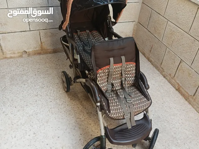 عرباية اطفال توائم بحالة ممتازة