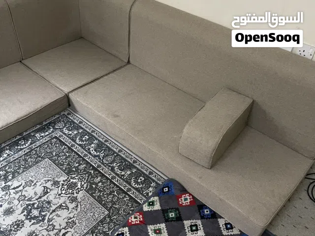 جلسة عربية نظيفة مع مراكيها كاملة