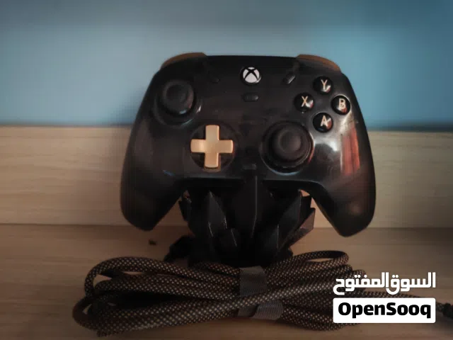 جويستك Gamesir Khalid ، لون ذهبي و أسود استعمال قليل .