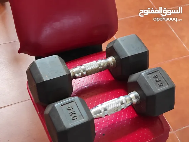 كرسي متعداد الاوضاع مع دمبلز