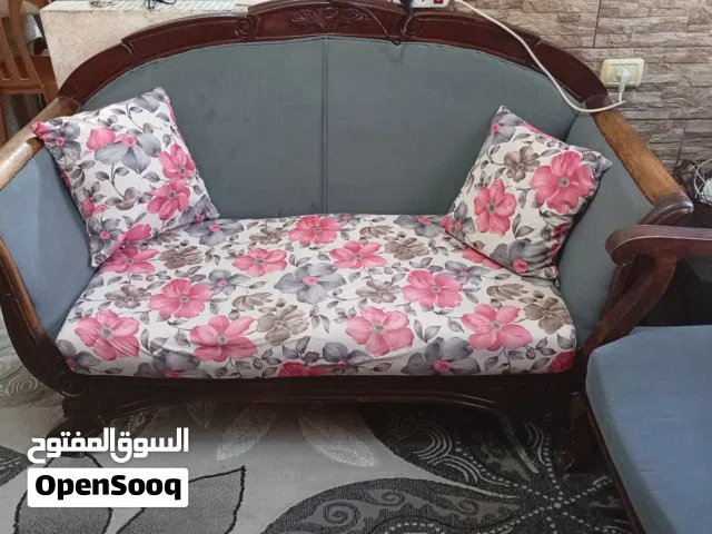 كنبات مرتبة بحالة جيدة جدا 9 مقاعد،