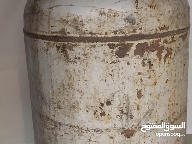 فرن ميكروويف، مكنسة كهربائية، اسطوانة غاز، موقد.