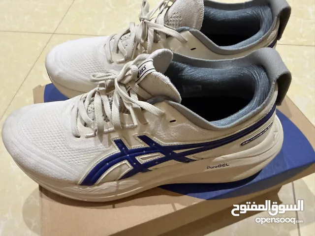 44.5 Sport Shoes in Al Jahra