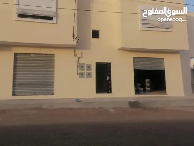للكراء ڨراجات مجهزين بالماء و الكهرباء (ضغط عالي).في تطاوين الجديدة