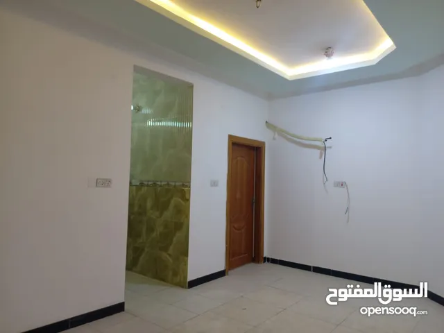 شقة سكنية حديثة للإيجار في بريهة للعوائل الصغيرة و الموظفين موقع مميز