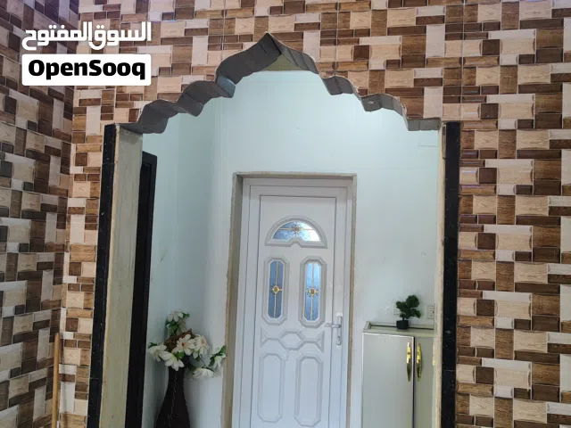 استراحه للبيع بجوار قريه قمرت السياحيه يوجد بير ميه حلوه