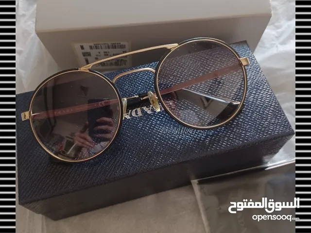 نظارة شمسية ماركة برادا prada اصلي  مع كافة اغراضها