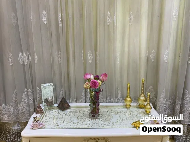 للبيع طبلة مع جامة بتصميم أنيق وفخم