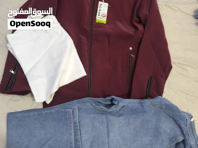 بدله كامل جاكت جلد اصلي معى سروال اوفر سماوي وجرم ابيض اجتني هديه وطلع مقاسه اكبر مني وجتني من خارج