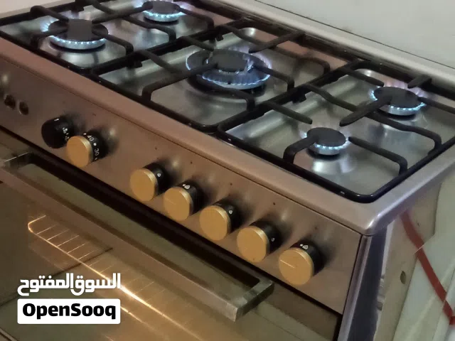 طباخة ايطالي لاجرمانيا ممتازة خمس عيون وفرن كبيرة كل شيء شغال