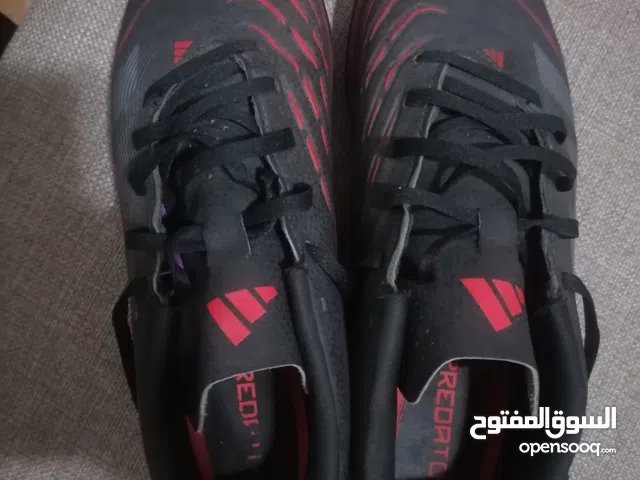 حذاد اديداس بريدتور حالة ممتازة تم استخدامه لمدة اسبوع استخدام ضعيف