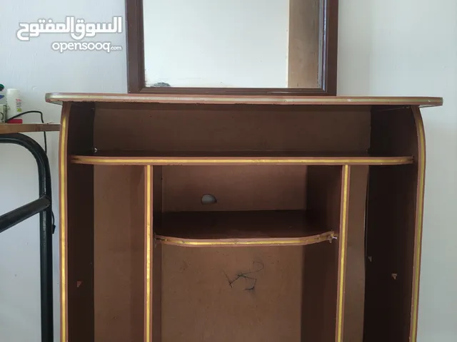 طاولة مكتبية مع مراية للبيع