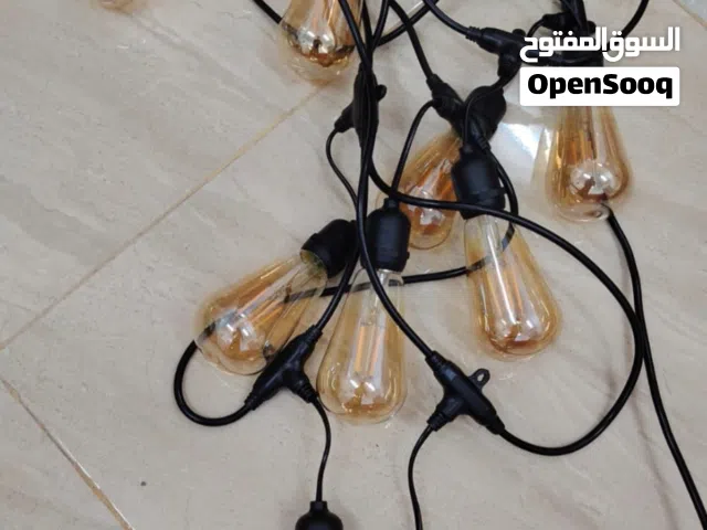 يتوفر لمبات 10 متر مع 20 لمبه مع إضاءة قويه جدا مع ضمان مده 6 شهور