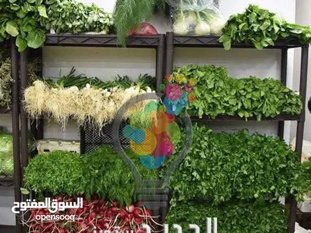 رفوف وزوايا بلاستيك لتخزين المنتجات وعرضها
